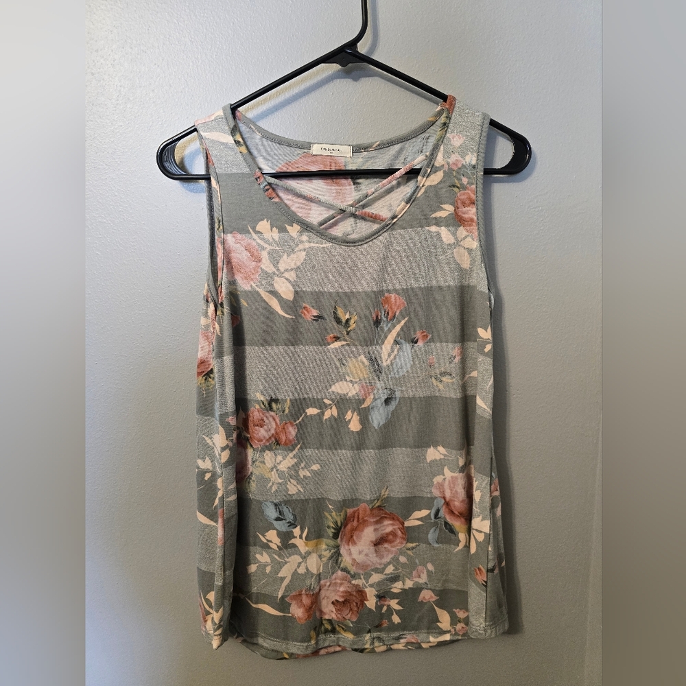 12 Pm By Mon Ami Gray and White Sleeveless Tank Top